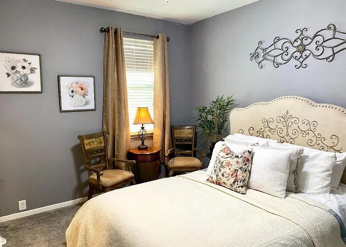 Deluxe Queen Room